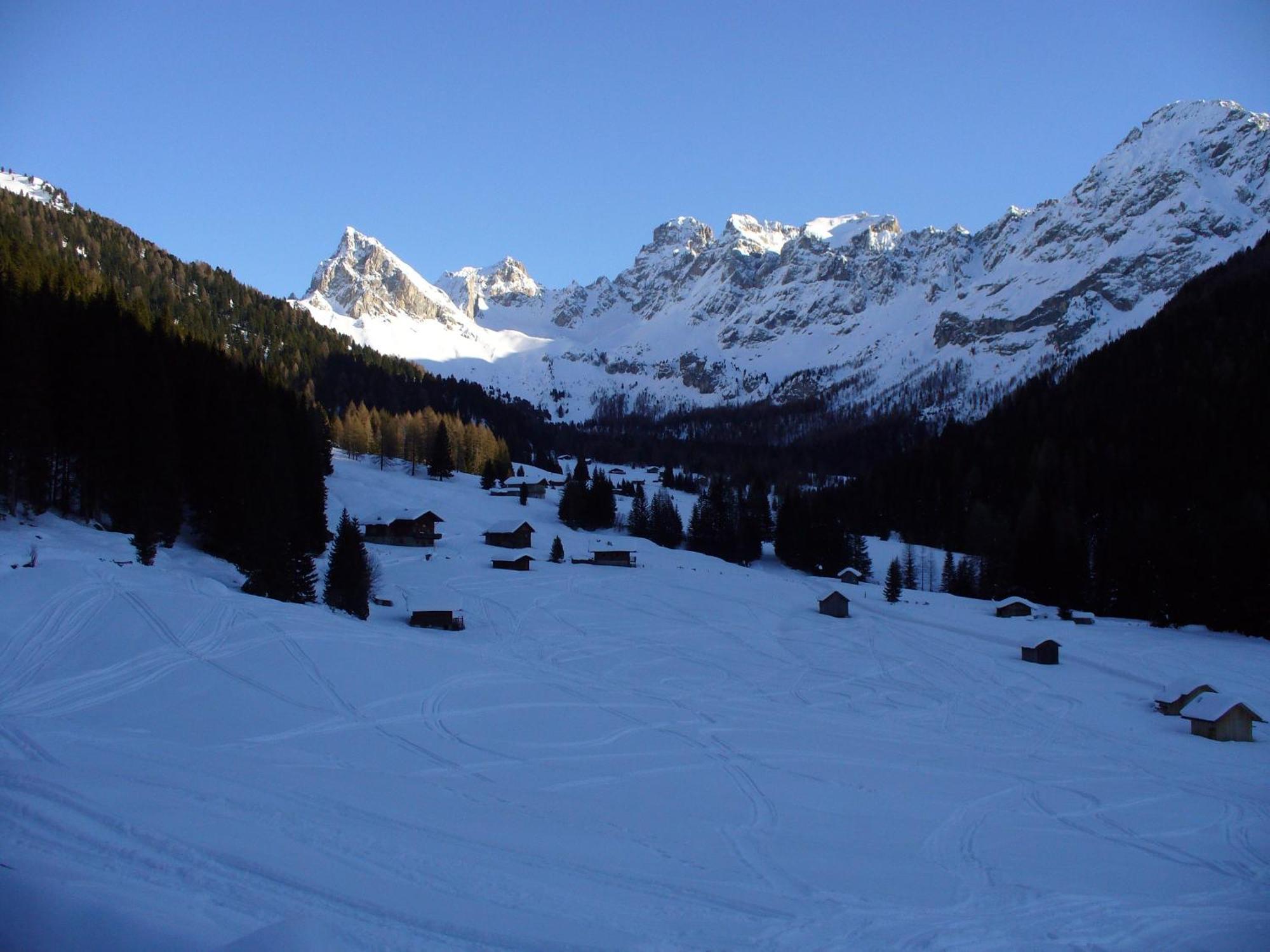 Hotel El Geiger Pozza di Fassa Bagian luar foto