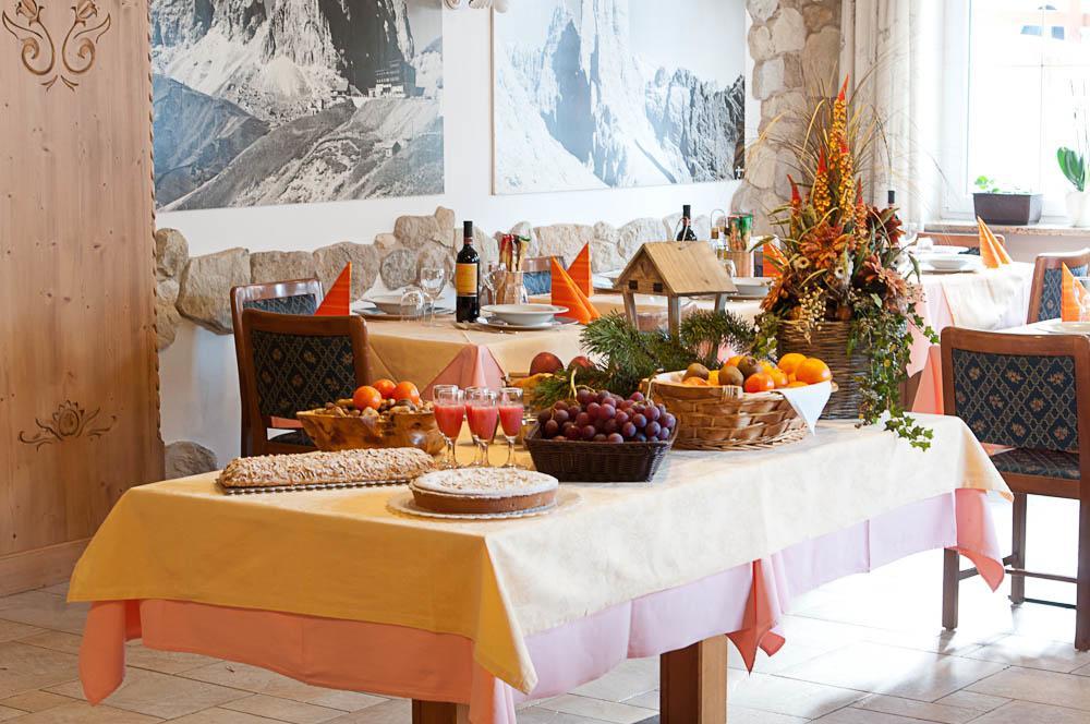 Hotel El Geiger Pozza di Fassa Bagian luar foto
