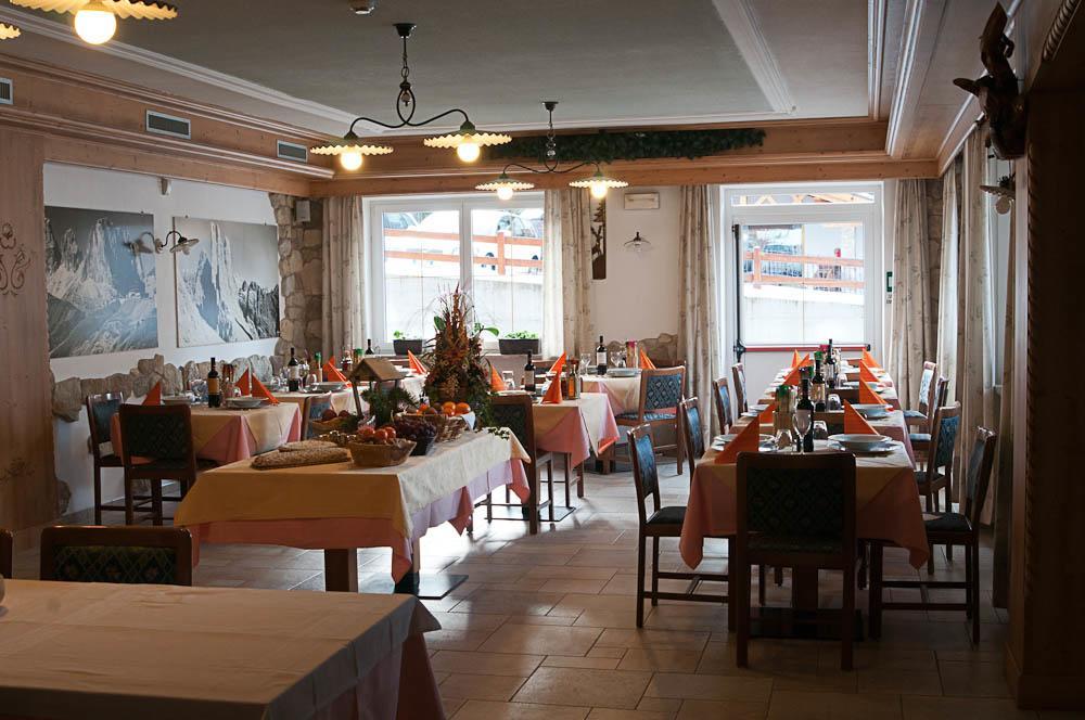 Hotel El Geiger Pozza di Fassa Bagian luar foto
