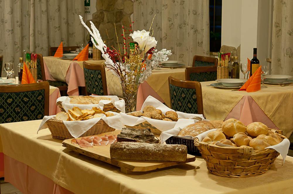 Hotel El Geiger Pozza di Fassa Bagian luar foto