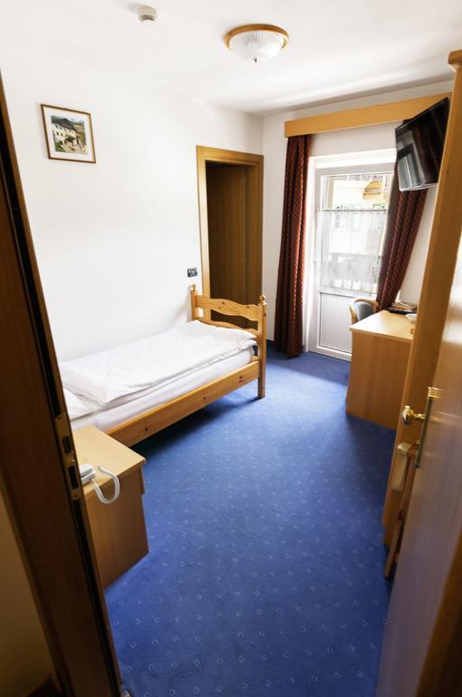 Hotel El Geiger Pozza di Fassa Bagian luar foto